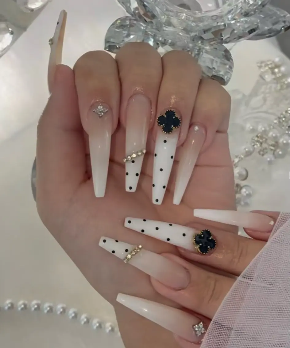 ネイル チークネイル 長さ出し フラッシュネイル フレンチネイル グラデーション ハンドネイル Lenie Nail Salonのネイルデザイン