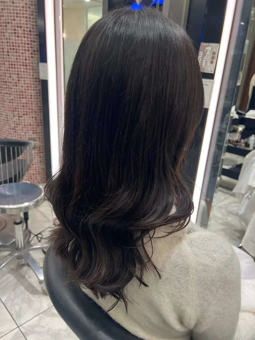 ロング コテ巻きパーマ💙 シノヤユイのヘアスタイル