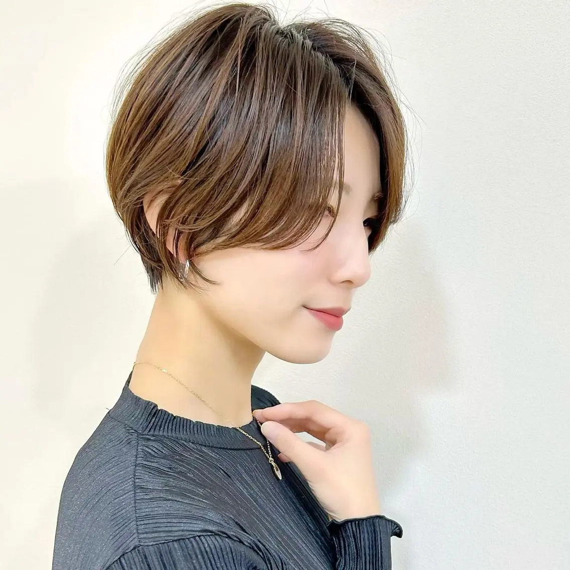 ショート カラー ブリーチ ケアブリーチ ダブルカラー ハイライトカラー イルミナカラー 中北篤志 ショートボブのヘアスタイル