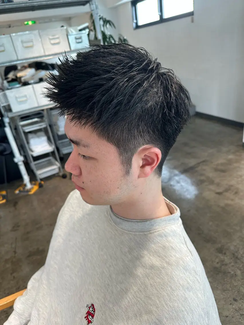 ショート メンズ センターパート フェードカット メンズパーマ プードルパーマ スキンフェード 【メンズ職人】 ✂️佐藤友のヘアスタイル