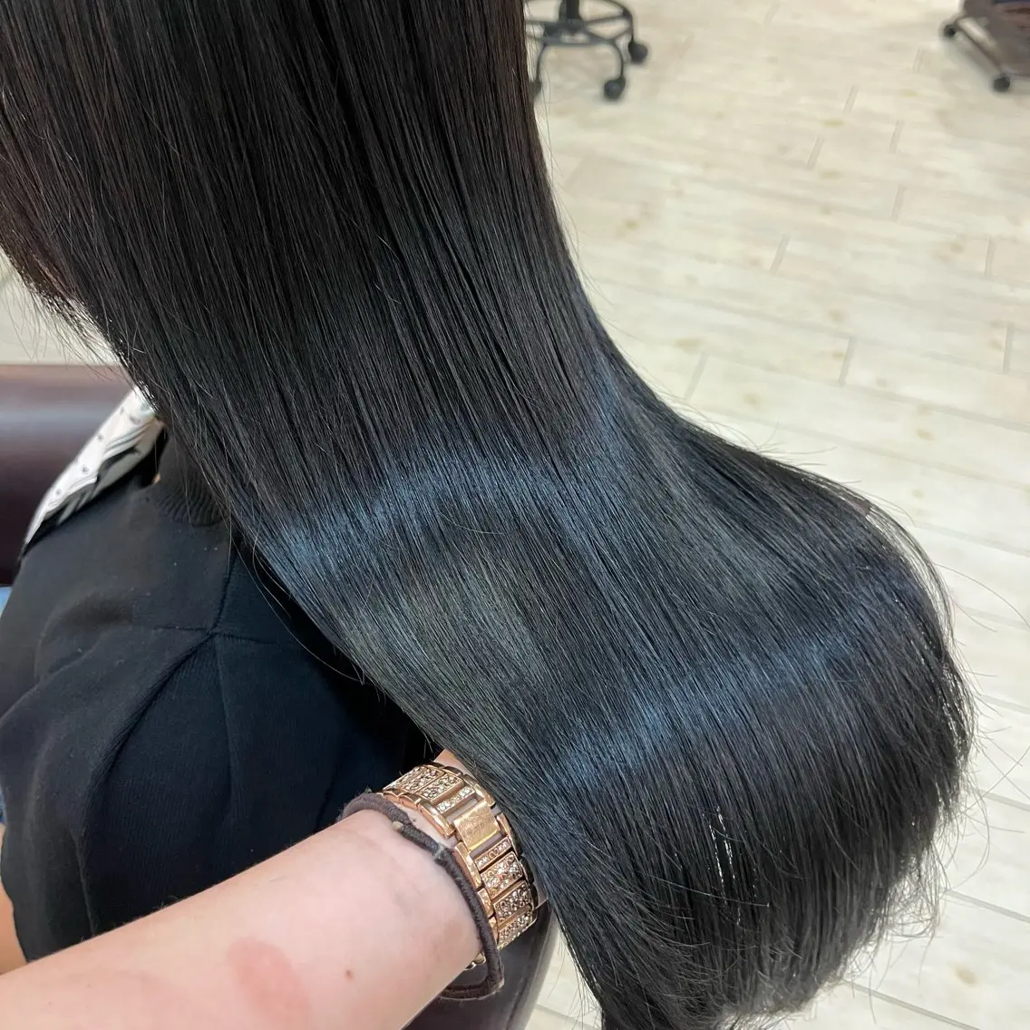 毛先.毛量調節カット＋カラ ー＋トリートメントの写真