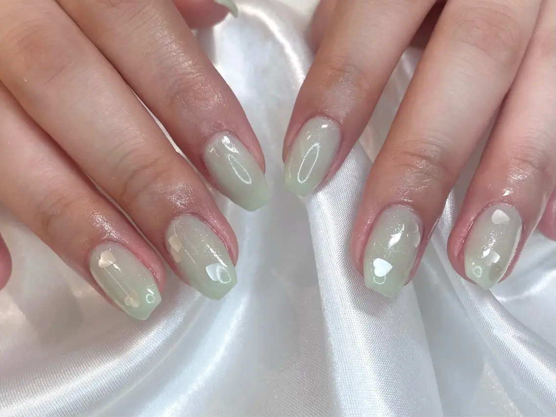 ネイル グリーン ハート パステルネイル ハンドネイル Tsuki🌙/渋谷 /パラジェルのネイルデザイン