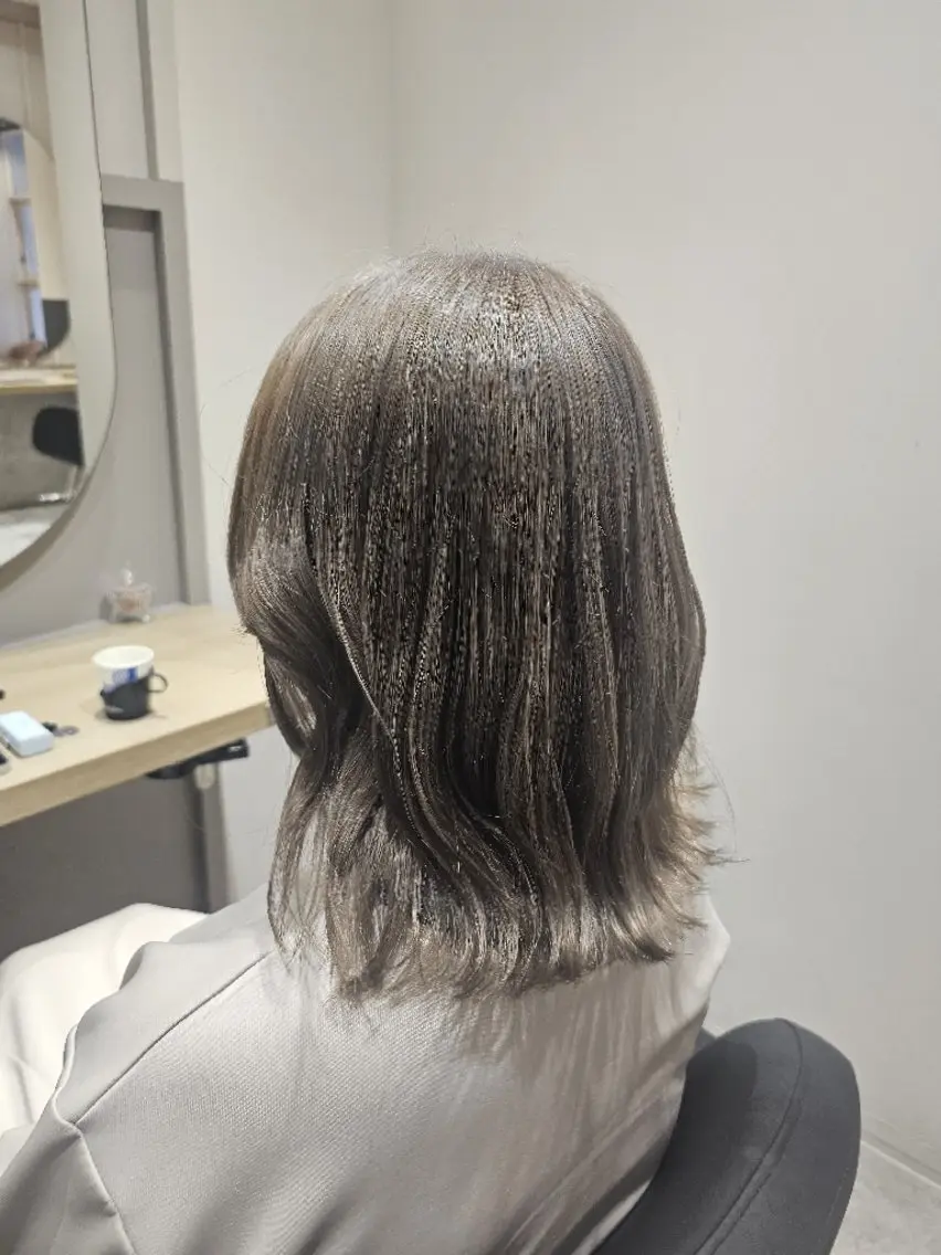 カラー ミディアム シルバー ヘアカラー 🍀☘️阿部 誉叶☘️🍀のヘアスタイル