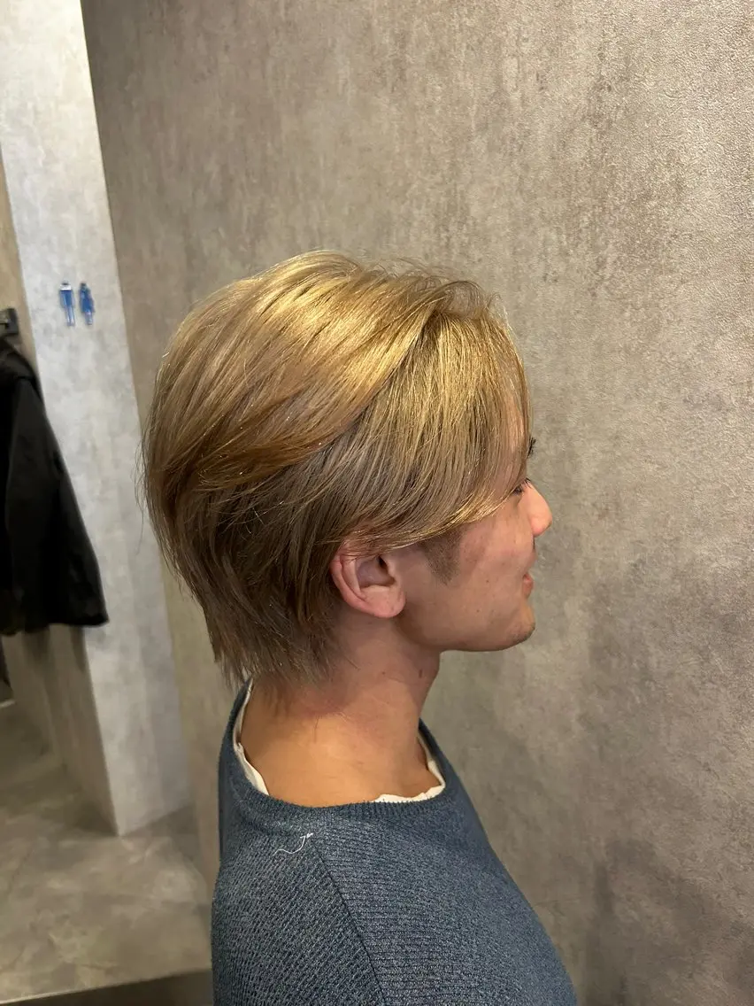 ミディアム カラー ベージュカラー ブリーチ ハイトーンカラー ミルクティーベージュ ウルフカット ヘアカラー Kyota 西九条美容師のヘアスタイル