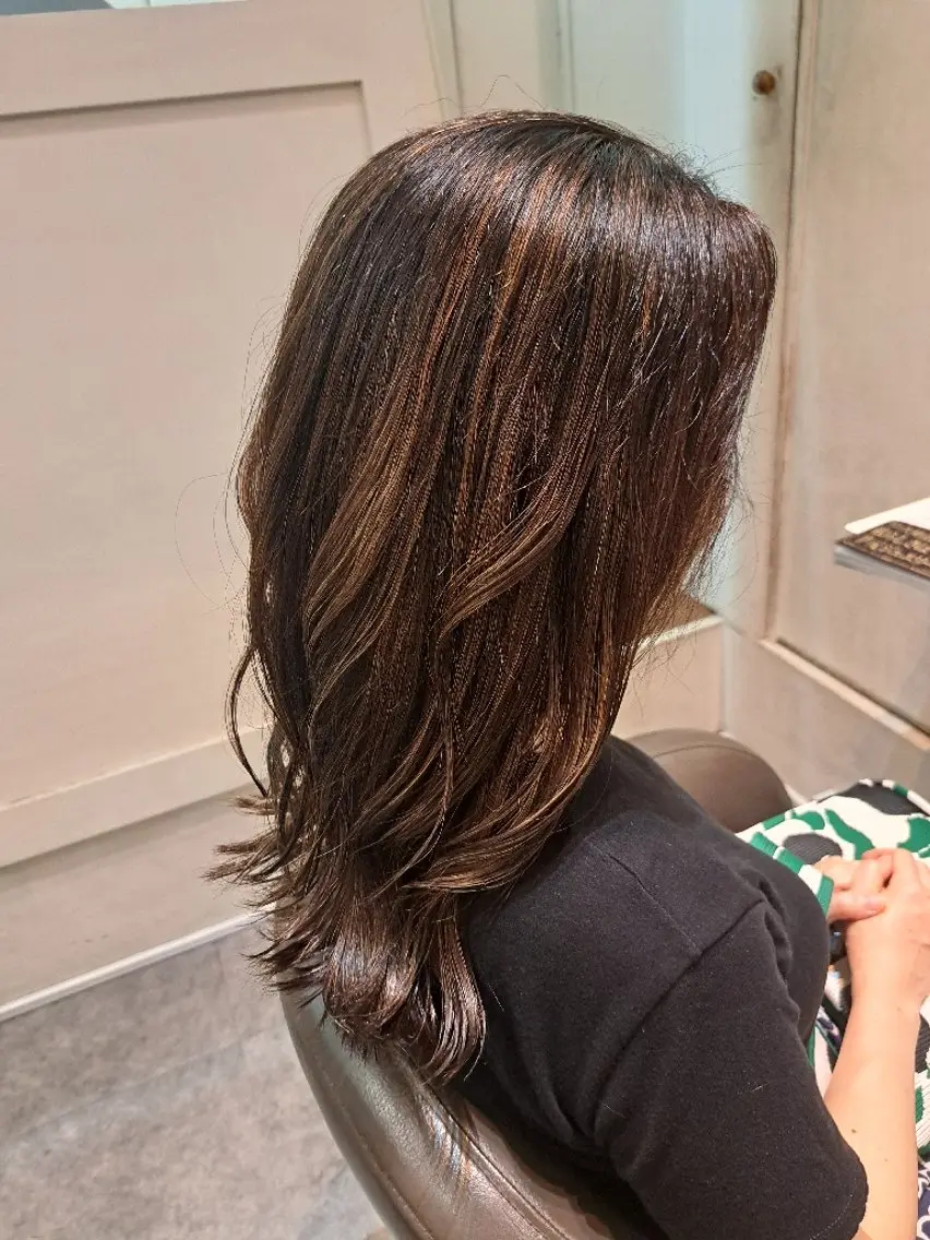 セミロング ハイライト ヘアカラー 安藤 浩樹のヘアスタイル