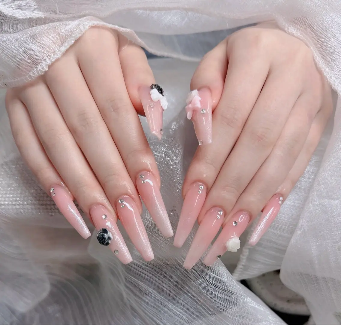 ネイル フレンチネイル ジェルネイル ガラスフレンチ ハロウィン ハート H.baby Nail Salonのネイルデザイン