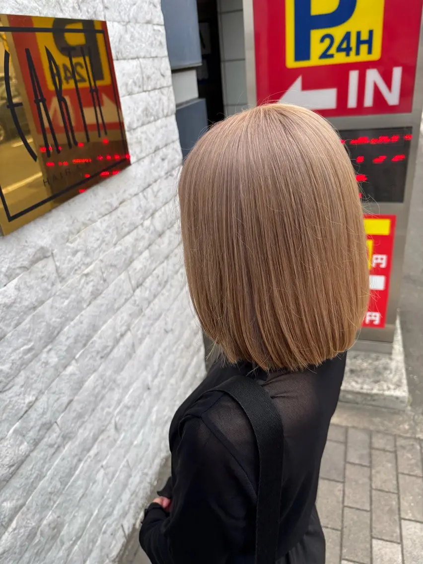 【ハイトーン】ケアブリーチ+透明感カラー+トリートメントの写真