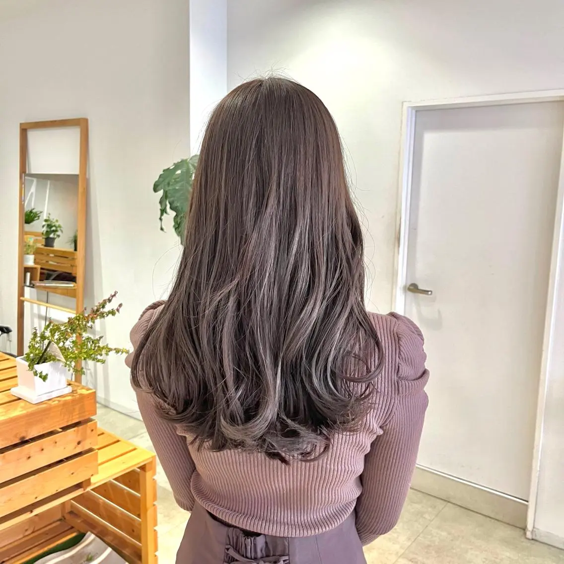 セミロング アッシュ 外国人風カラー ハイライト 髪質改善 韓国風ヘア カット ヘアカラー トリートメント Lino by hoNuaのヘアスタイル