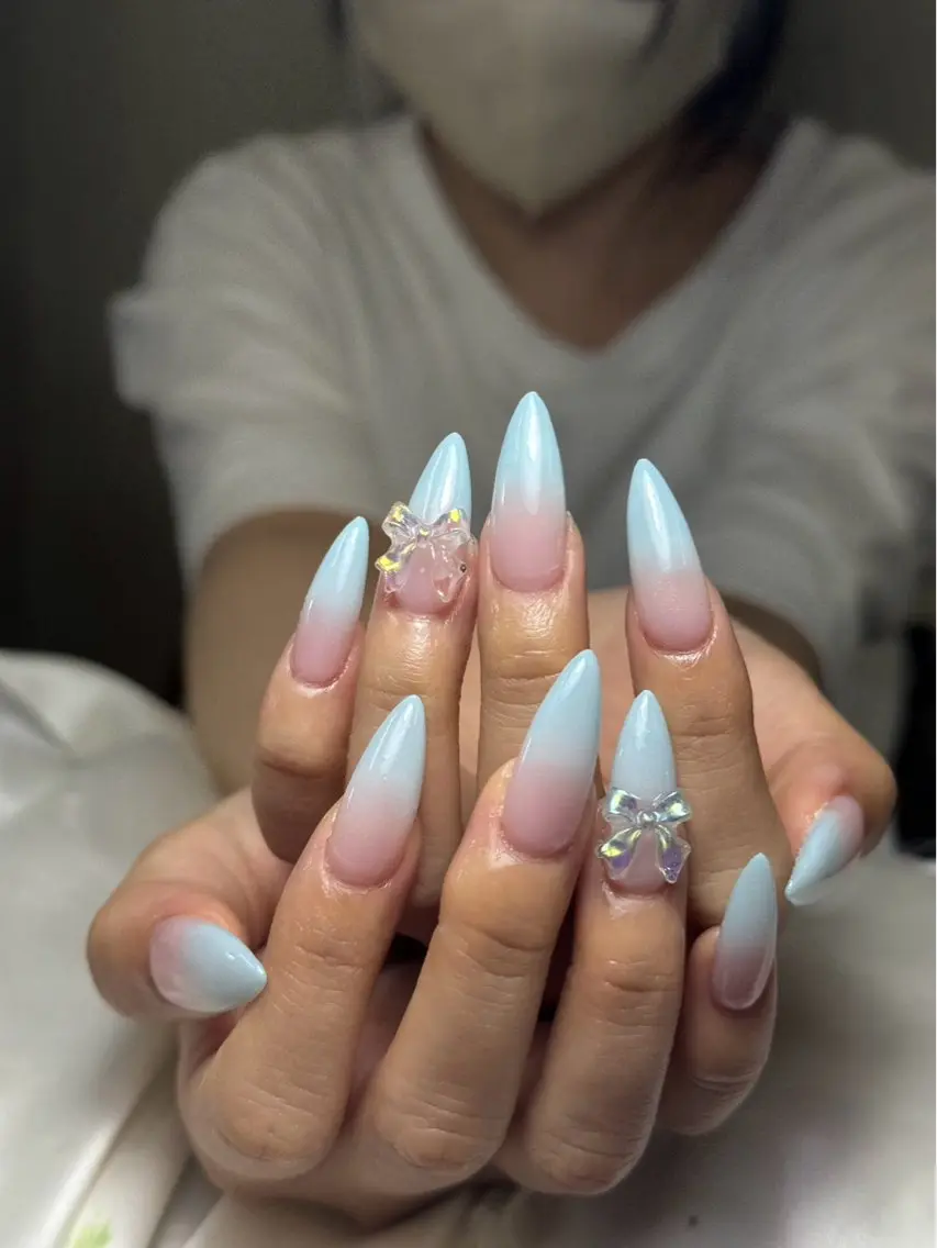ネイル チークネイル 長さ出し フットネイル ジェルネイル 卒業式 𝓐𝓷𝓻𝓲 XiinhNailのネイルデザイン