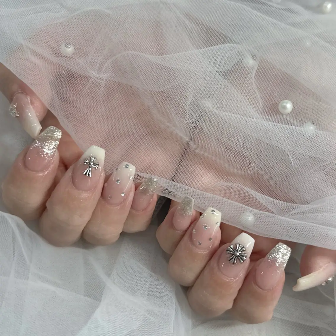 ネイル ハンドネイル フットネイル LAVISH nanamiのネイルデザイン