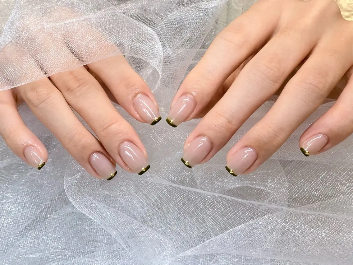 ネイル オーロラネイル クリアネイル 長さ出し フレンチネイル ジェルネイル ハンドネイル Tongtong Nail Salonのネイルデザイン