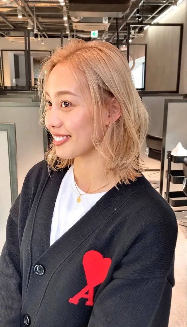 ミディアム カラー ブロンド レイヤーカット 可愛いベージュ作る 美容師/あかね🧸のヘアスタイル