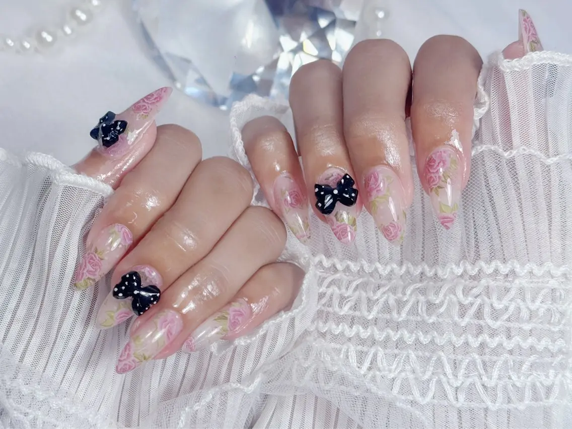 ネイル ガーリー キラキラネイル 韓国ネイル ロングネイル シンプルネイル ハンドネイル 🦊Genie🦊 Mika Nailsのネイルデザイン