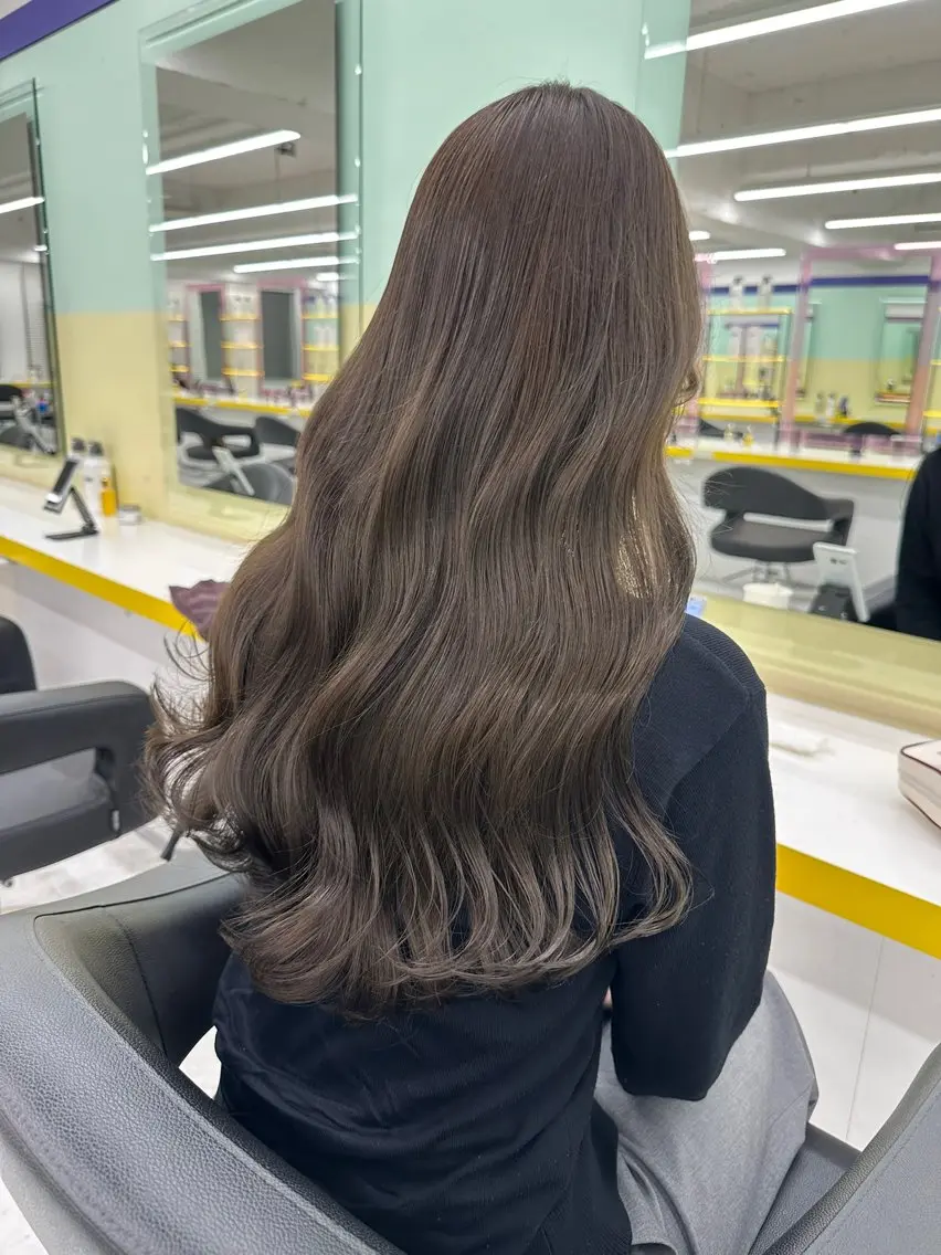 カラー カット ヘアカラー トリートメント ヘアセット ブリーチ縮毛矯正加藤 赤み無し透明感ヘアのヘアスタイル