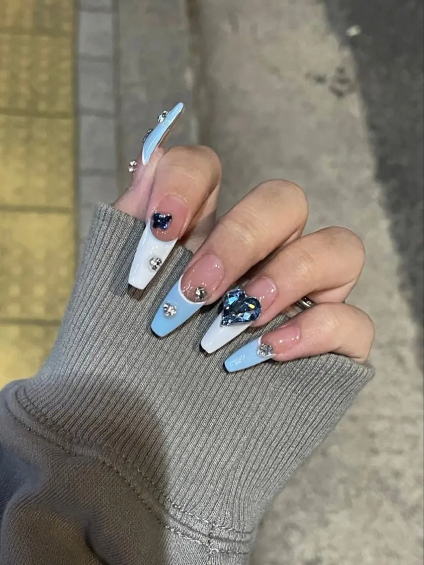 ネイル アートネイル 長さ出し ジェルネイル 韓国ネイル マグネットネイル ハンドネイル Cloudy Chan Nailのネイルデザイン