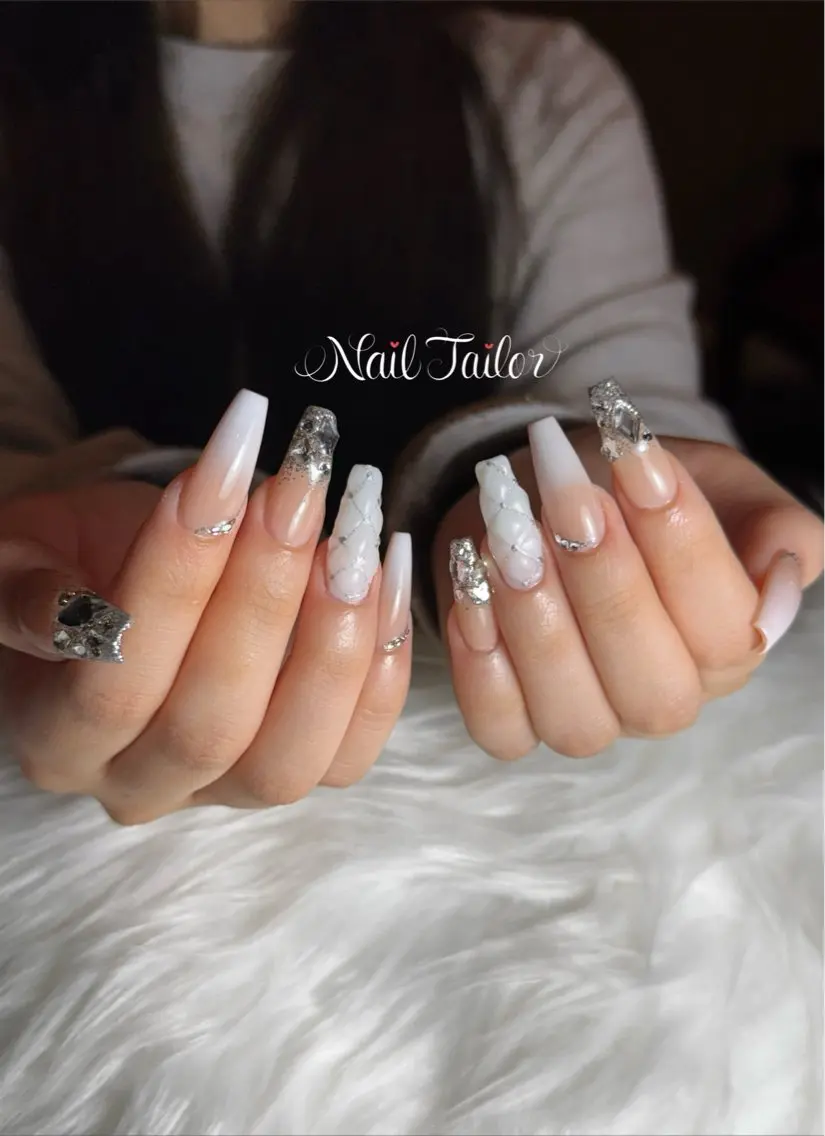 ネイル 長さ出し 卒業式 キラキラネイル ロングネイル スカルプネイル ハンドネイル NailTailor ネイルテイラーのネイルデザイン