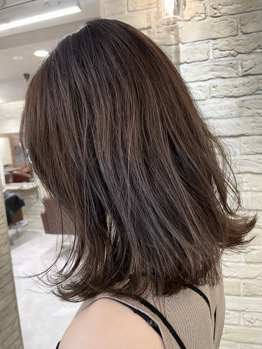 ミディアム アッシュ アッシュブラウン 河上 麻衣/白髪ぼかしのヘアスタイル