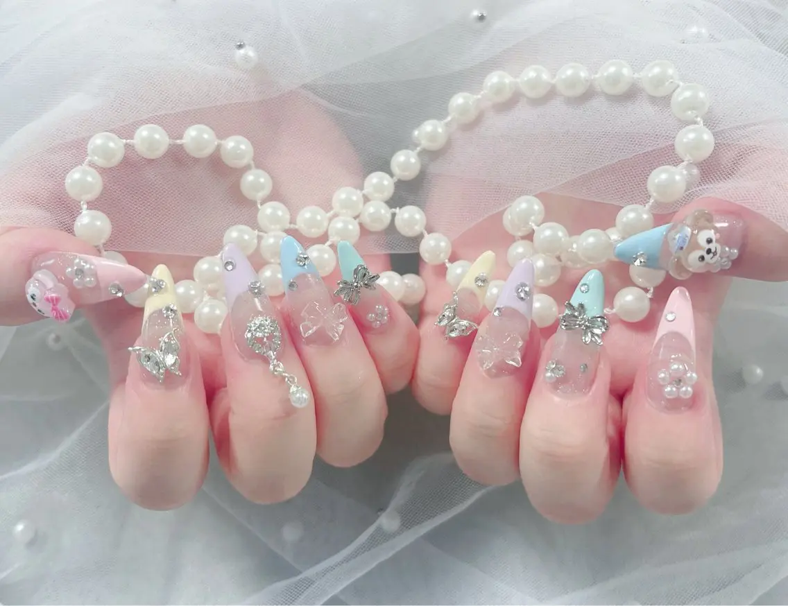 ネイル オーロラネイル クリアネイル フラッシュネイル ジェルネイル グラデーション ハンドネイル Amee Nail Salonのネイルデザイン