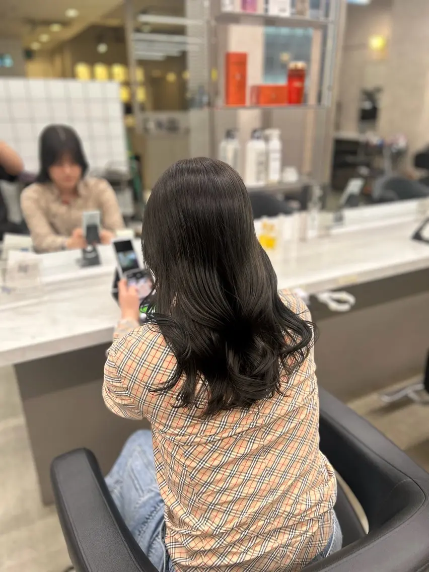 セミロング カラー パーマ ヘアアレンジ メンズ カット ヘアカラー トリートメント 🦋縮毛/レイヤ ー/透明感カラー🦋のヘアスタイル