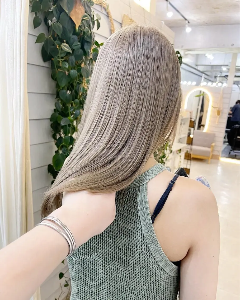 【大特価】ケアブリーチ＋ケアカラー＋内部補修トリートメント【超音波トリートメント付き】の写真