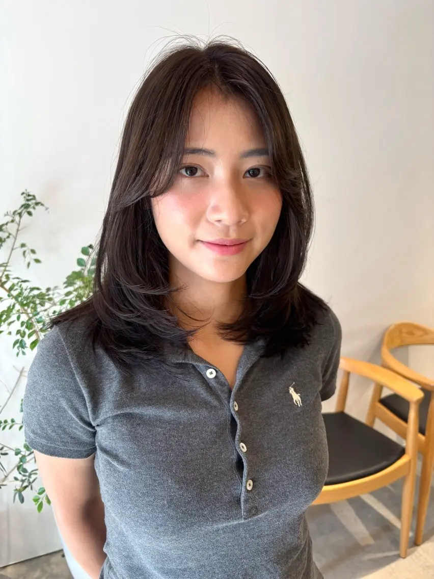 ミディアム カラー ヘアアレンジ 伸ばしかけ ハイレイヤー レイヤーカット カット ヘアカラー トリートメント 透明感カラー/ レイヤーkotonoのヘアスタイル