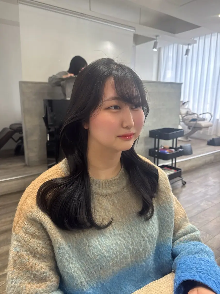 ロング カラー 黒髪 ブルーカラー ブルーブラック Rena/韓国 /ワンホンヘアのヘアスタイル
