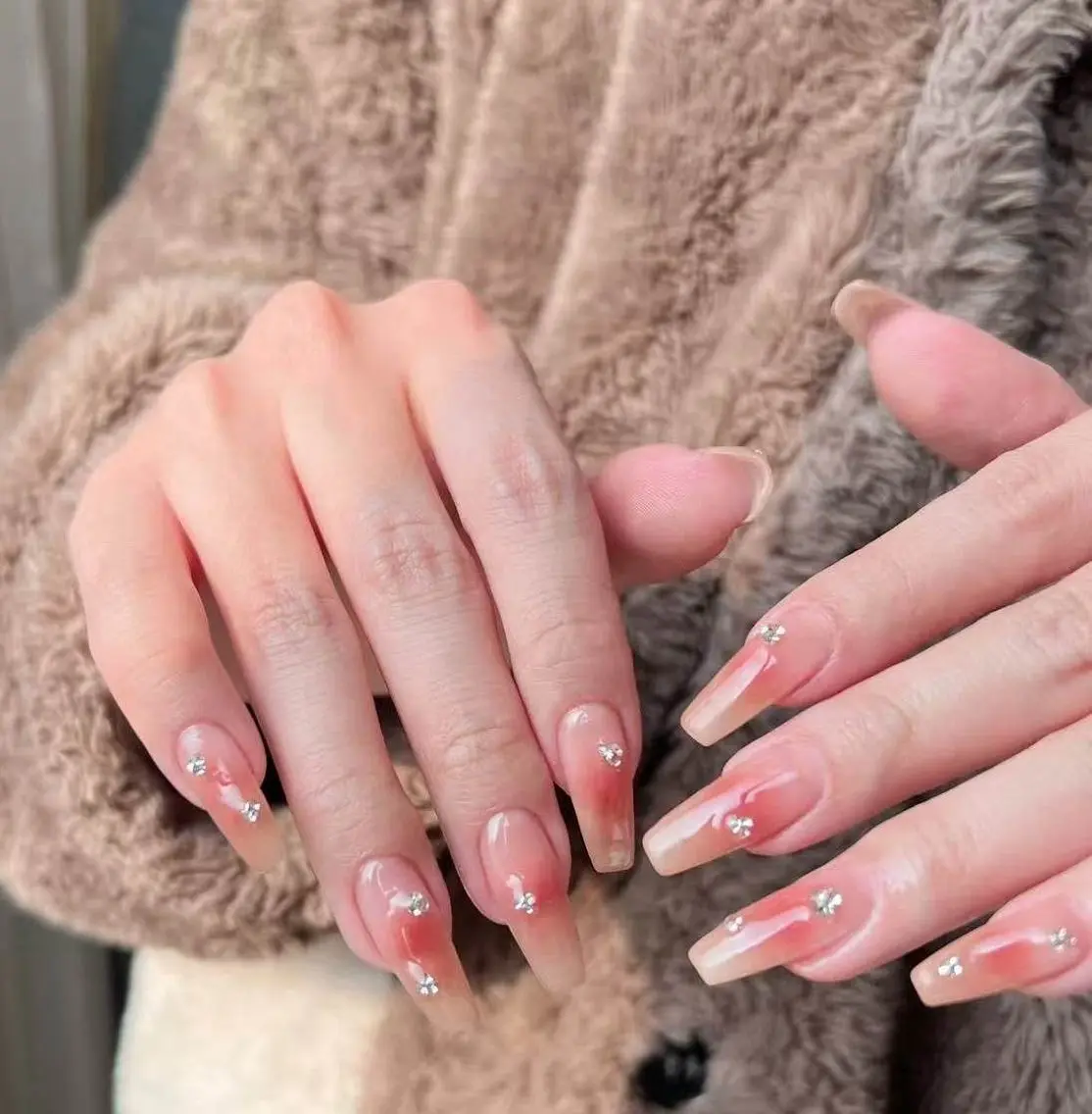 ネイル オーロラネイル フラワーネイル フットネイル フレンチネイル ジェルネイル ハンドネイル BabyYouMi nailのネイルデザイン