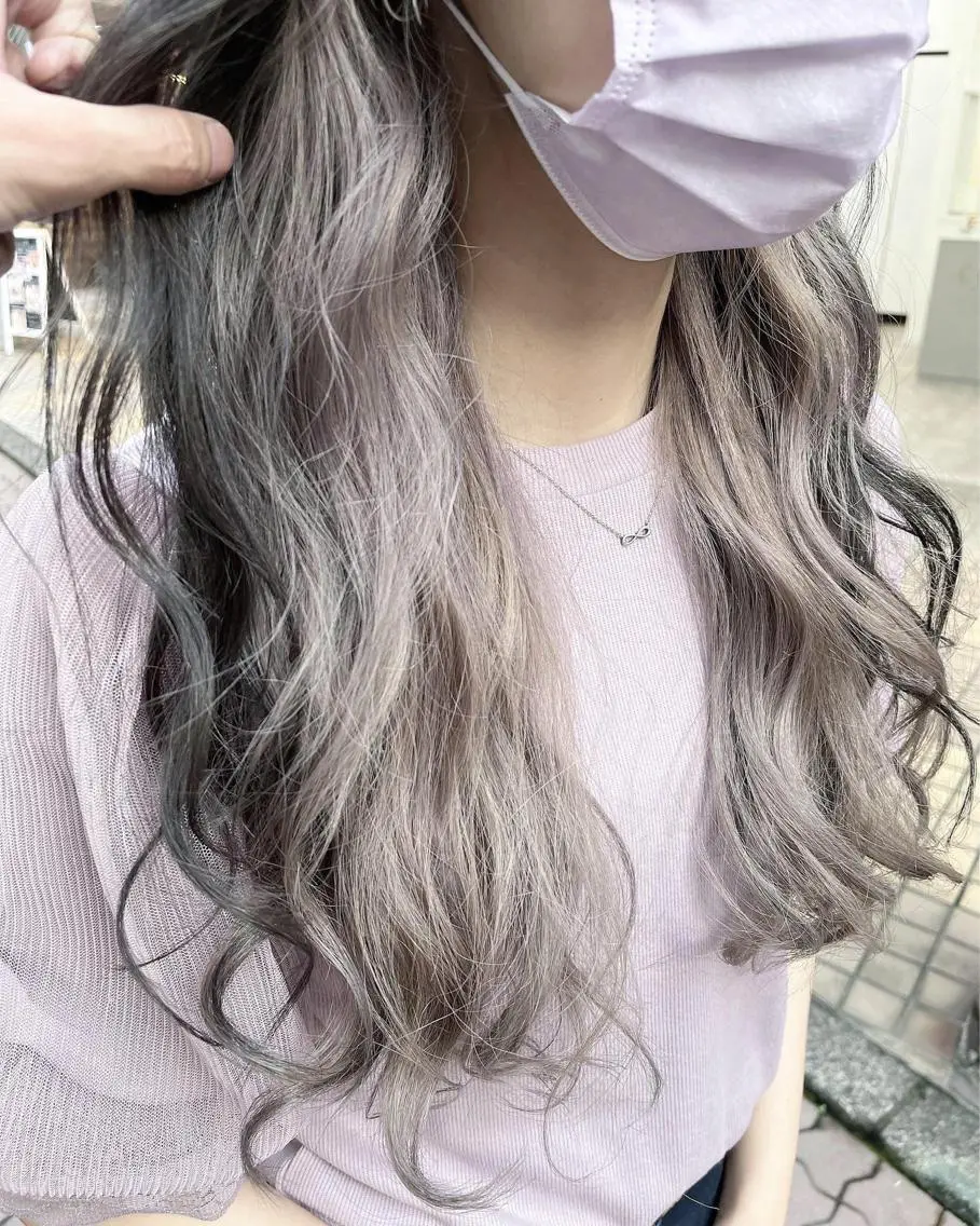 理想のホワイト系カラーに⭐︎¥26460→16500ケアブリーチトリプルカラー＋三種のトリートメント⭐︎枝毛カット付き✨の写真