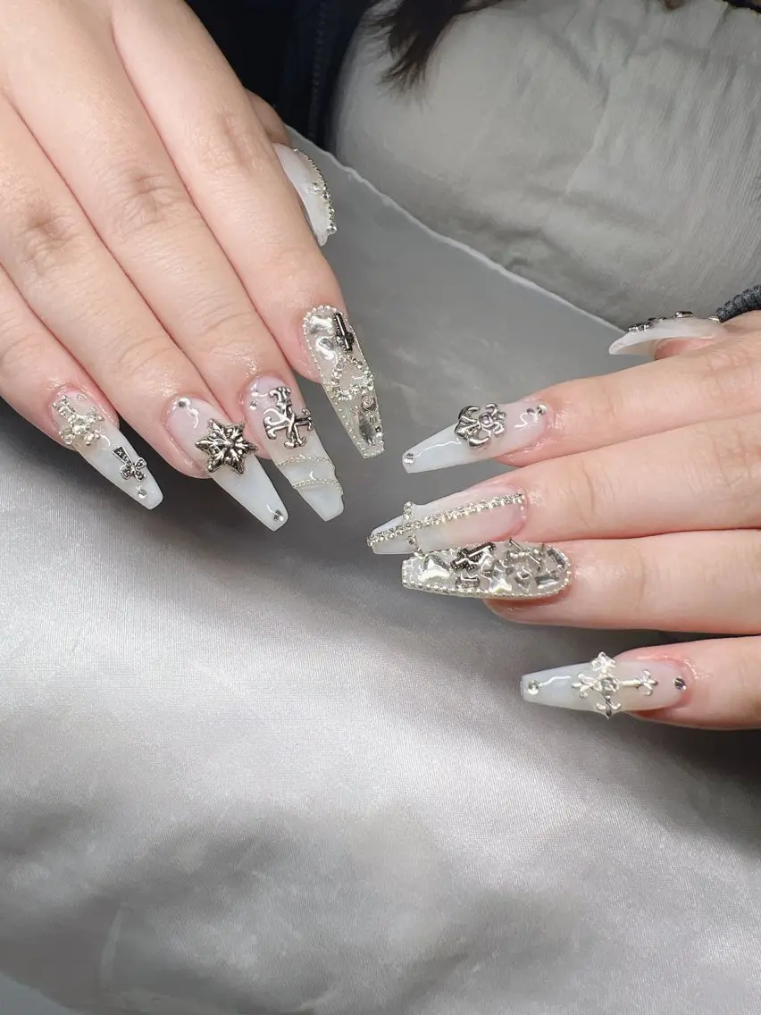 ネイル 長さ出し グラデーション キラキラネイル マグネットネイル ニュアンスネイル ハンドネイル Lee Nailsのネイルデザイン