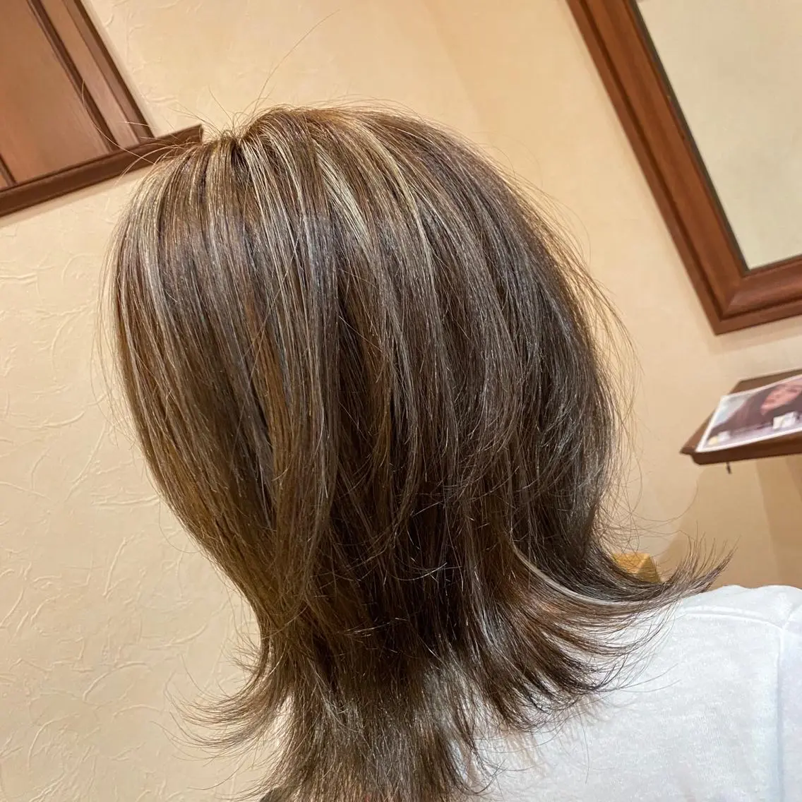 ミディアム カット ヘアカラー トリートメント SHIRATORI MITSUKIのヘアスタイル