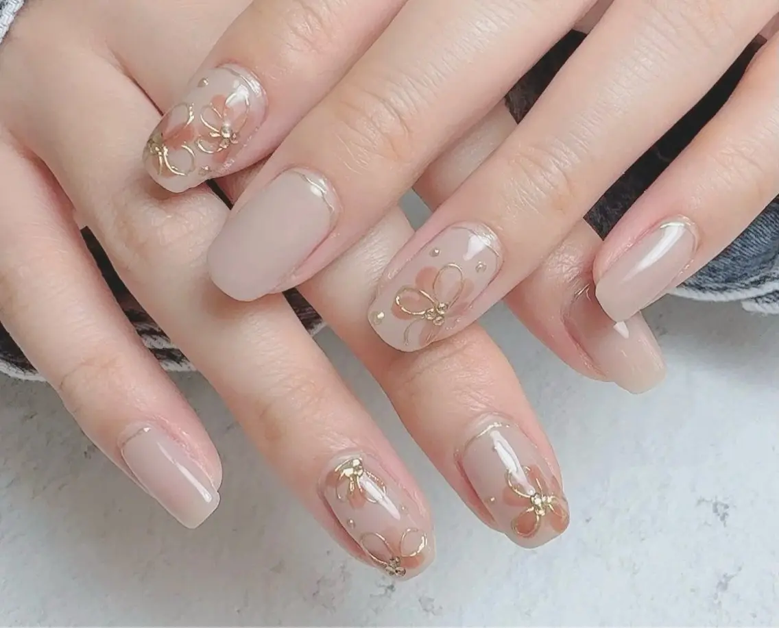 ネイル アートネイル オーロラネイル フラッシュネイル フットネイル フレンチネイル ハンドネイル ╹◡╹MimoEye lash🌻Nailのマツエク・マツパデザイン