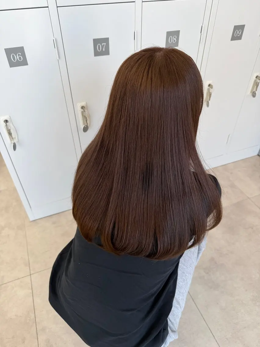 セミロング カラー ベージュカラー 透明感カラー ミルクティーベージュ 結城 虹心のヘアスタイル