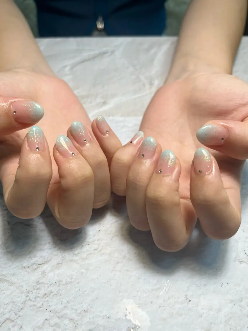 ネイル グラデーション ラメ(グリッター) ラメグラデーション ワンカラーネイル ストーンネイル ハンドネイル 🩵atelier- 01 優奈🩵のネイルデザイン