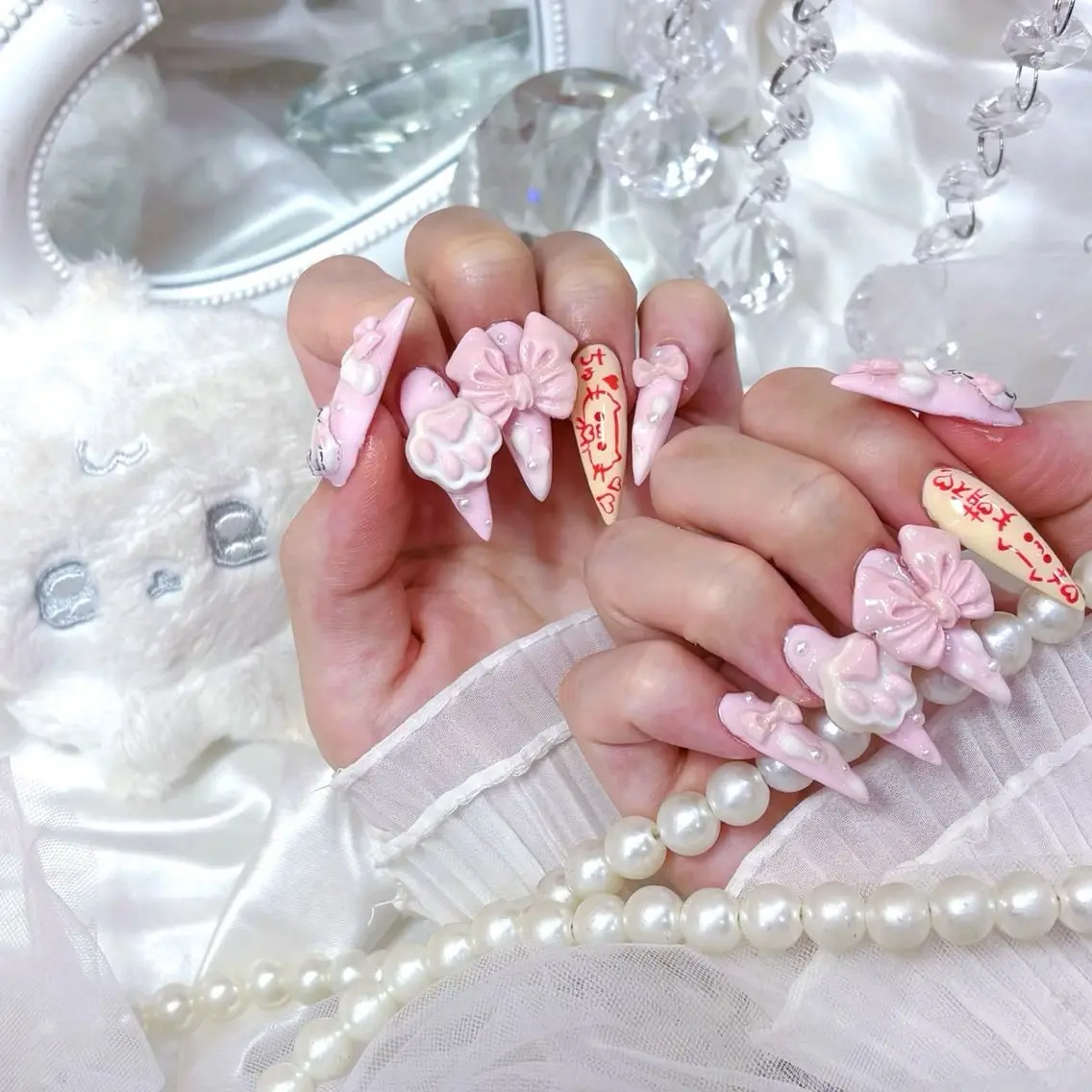ネイル チークネイル ドット フットネイル フレンチネイル グラデーション ハンドネイル ハンドケア Nihonthy Nail 新宿のネイルデザイン