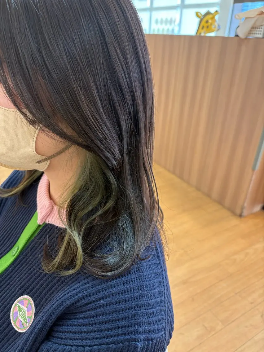 セミロング 越智 咲穂のヘアスタイル