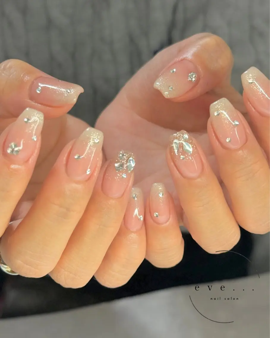 ネイル キラキラネイル 冬ネイル ハンドネイル nail salon eve...のネイルデザイン