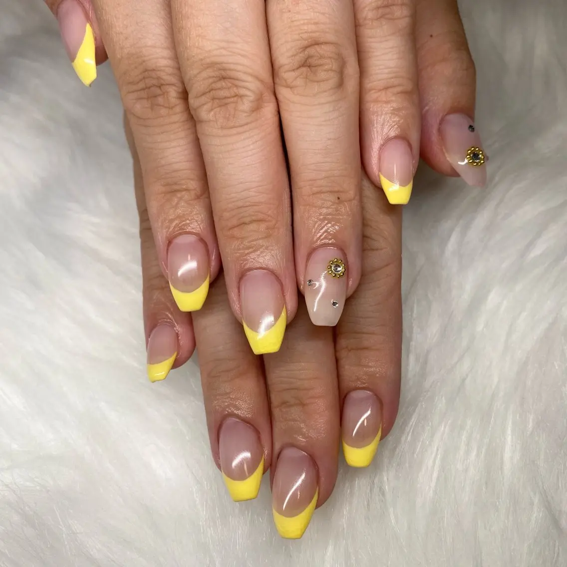 ネイル フレンチネイル 黄色 nail salon milkのネイルデザイン