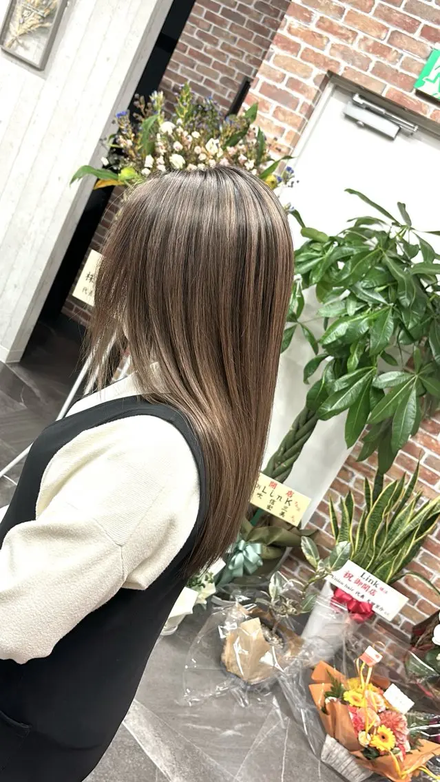 セミロング カラー バレイヤージュ レイヤーカット カット ヘアカラー ギャルの革命児 秀斗のヘアスタイル