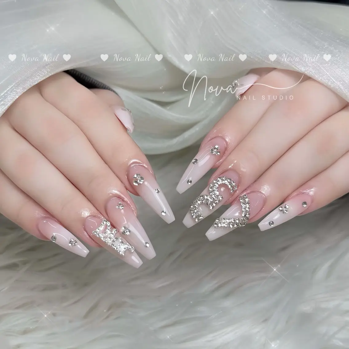 ネイル チークネイル フラッシュネイル フレンチネイル ジェルネイル ガラスフレンチ ハンドネイル ハンドケア Nova Nail Nambaのネイルデザイン