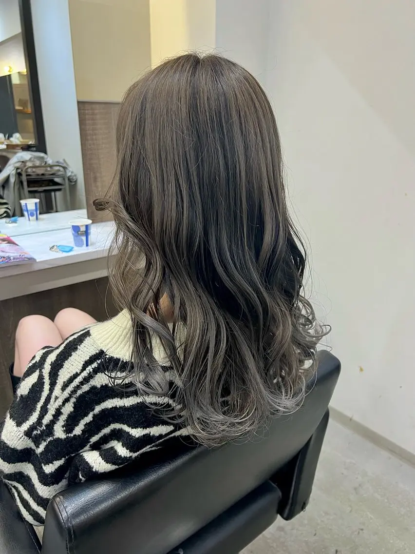 セミロング カラー 韓国ヘア🇰🇷 YUKINAのヘアスタイル