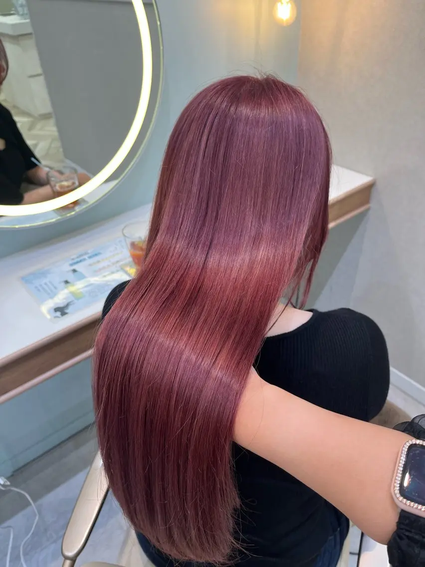 ロング カラー ブリーチ ピンクカラー 𝑴𝑰𝑨🎀赤髪 /ピンク/髪質改善のヘアスタイル