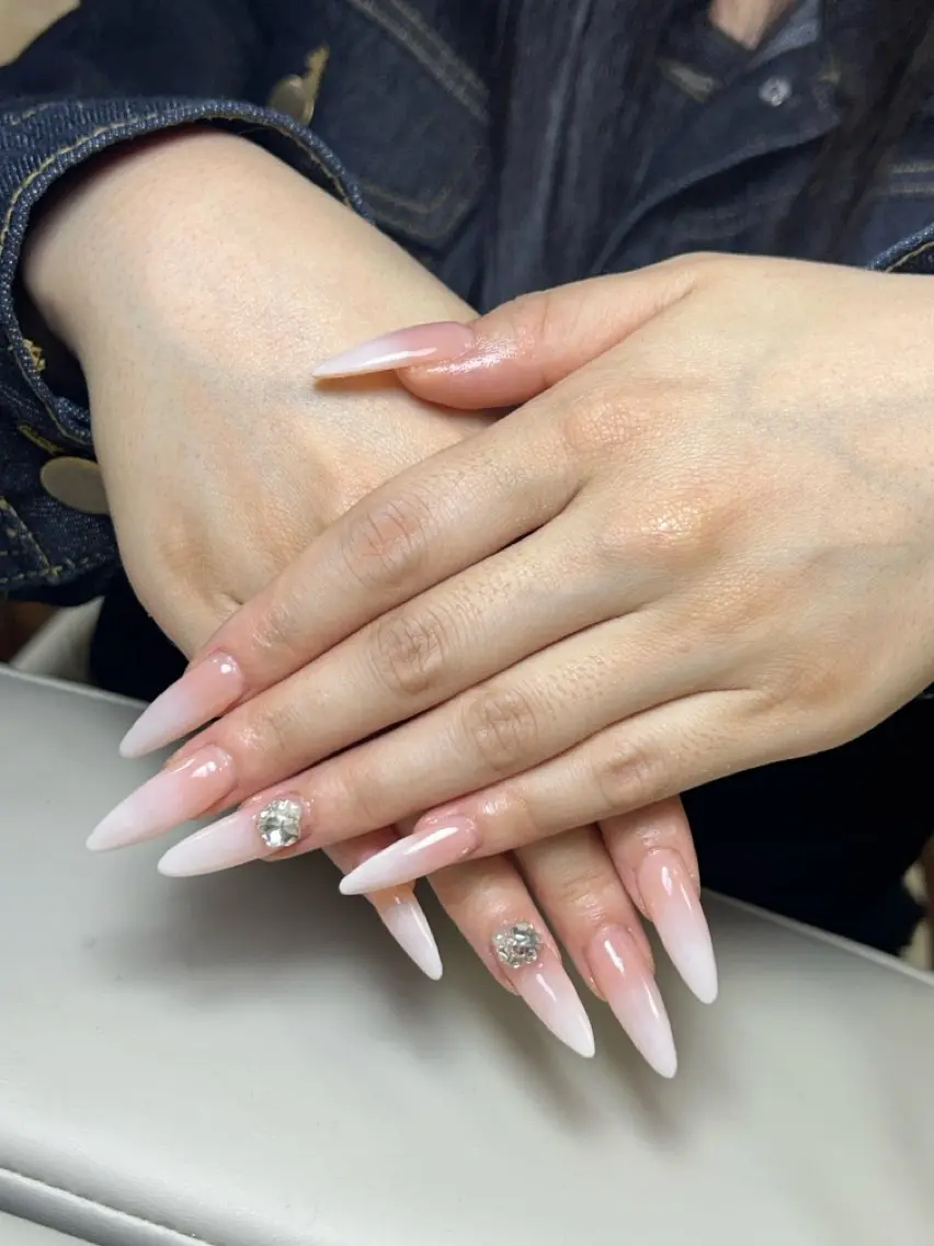 ネイル アートネイル チークネイル 長さ出し フレンチネイル ジェルネイル ハンドネイル 🦋new Nail🦋ニノのネイルデザイン