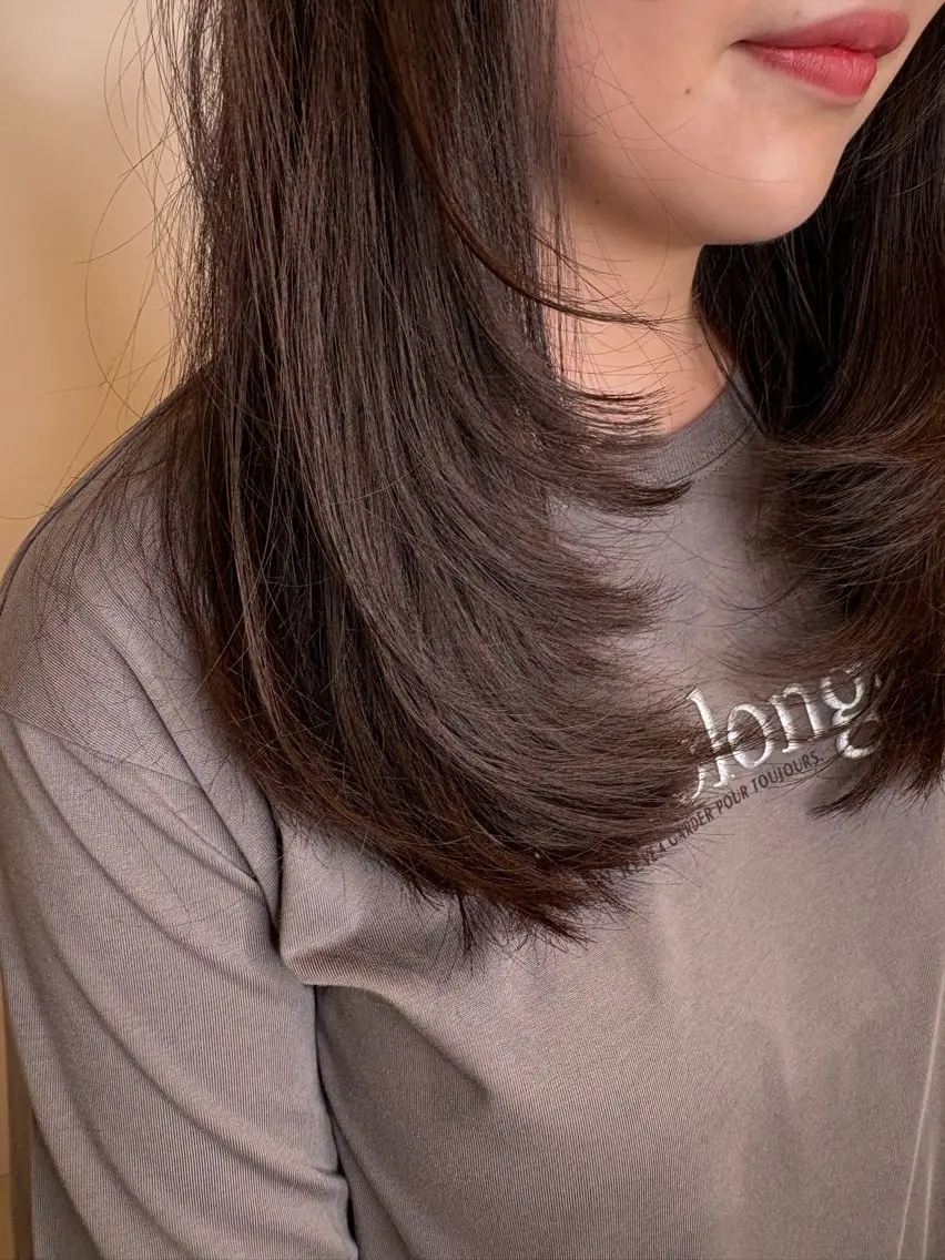 ロング 顔まわりレイヤー レイヤーカット 荒木 千奈のヘアスタイル