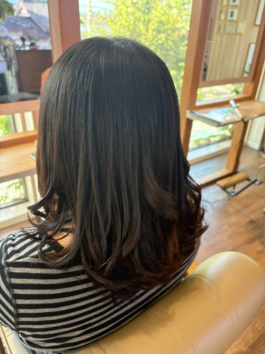 セミロング レイヤーカット カット 小山 玲緒のヘアスタイル