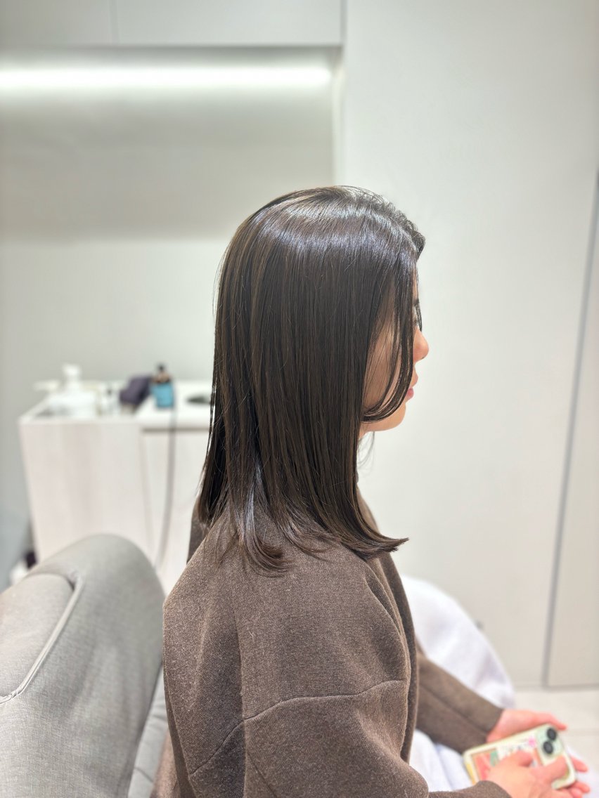 セミロング カラー カット ヘアカラー 白土 さくらのヘアスタイル