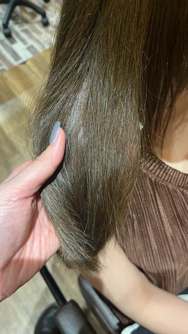 カラー ベージュカラー オリーブベージュ ヘアカラー 山地 花奈のヘアスタイル