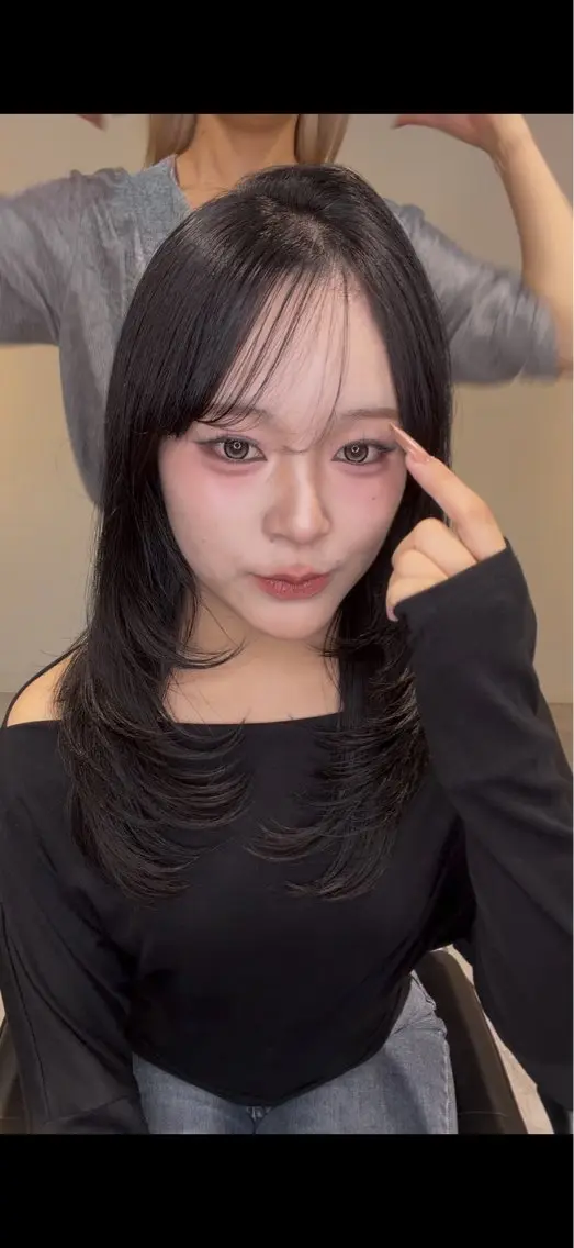 ロング 真下 瑞歩のヘアスタイル