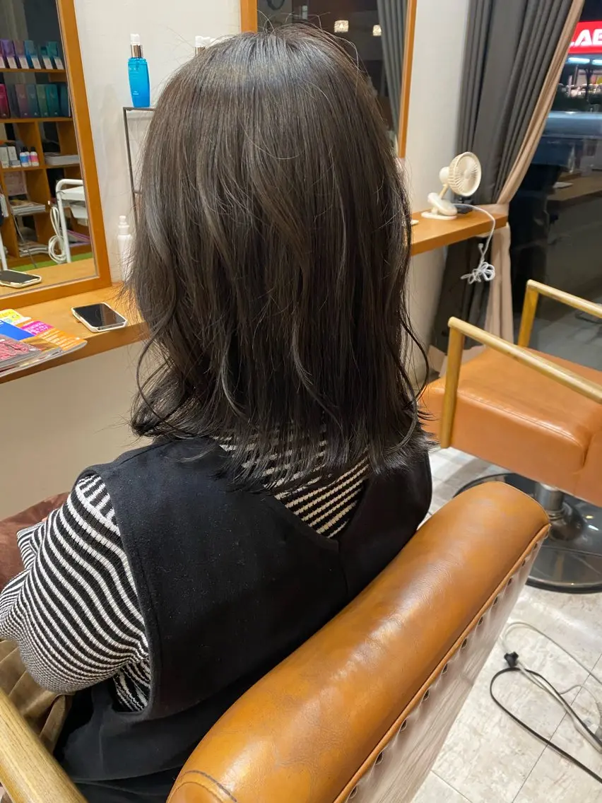ミディアム カラー アッシュ アッシュブラウン ブリーチ ブラウンカラー ブリーチなしカラー ヘアカラー トリートメント 田崎 暁大のヘアスタイル