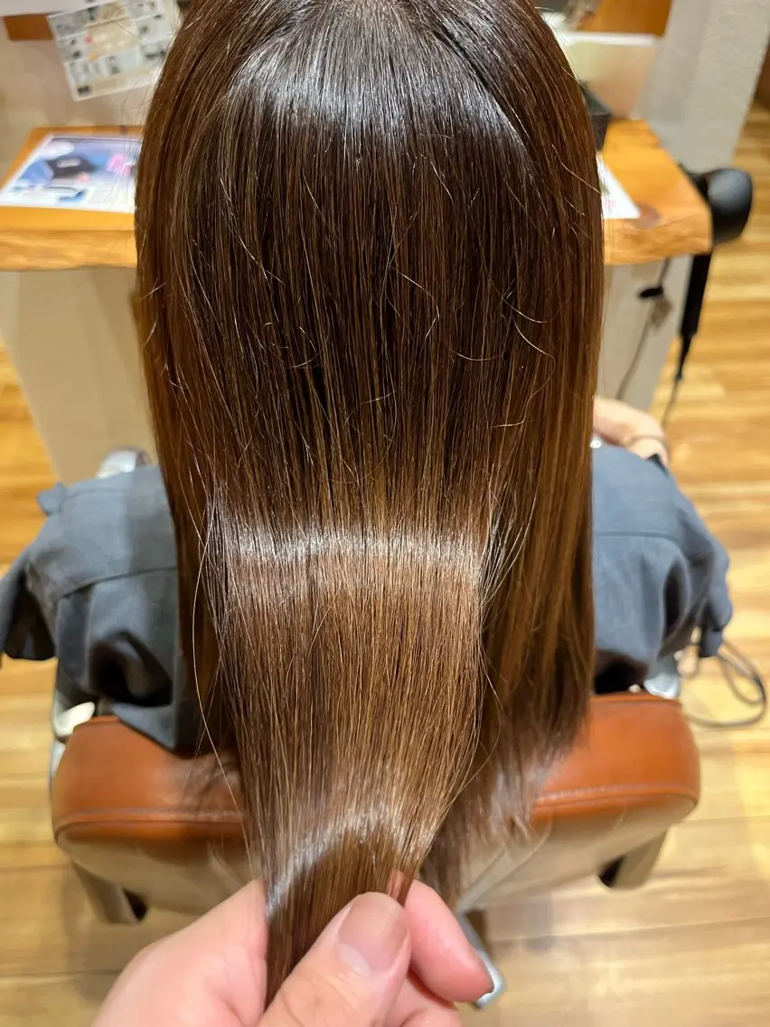 セミロング カラー ベージュカラー カット ヘアカラー トリートメント komorebi 拓海のヘアスタイル