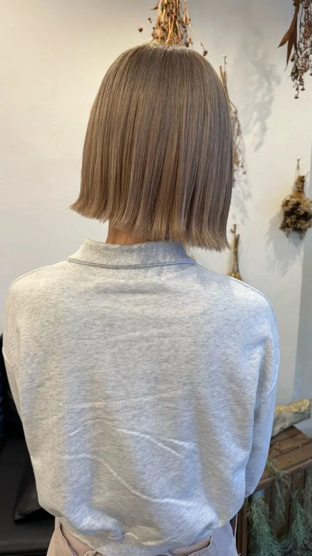 ショート カラー ベージュカラー ブリーチ ミルクティーベージュ ヘアカラー m ā l o.🌷 サカモトマイコのヘアスタイル